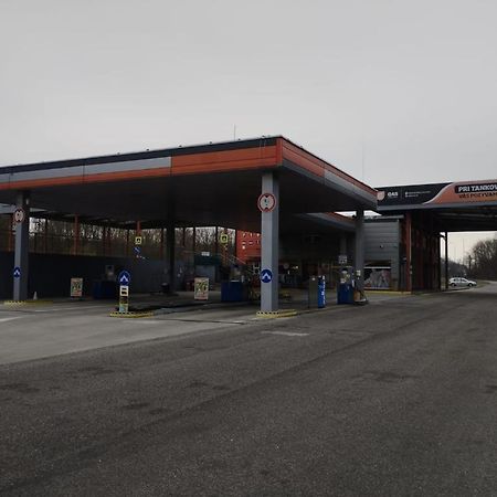 Gas Truck Centrum Holic Екстер'єр фото