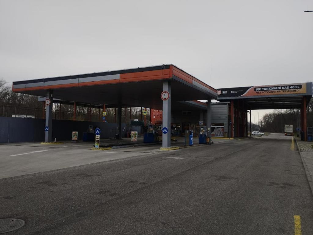 Gas Truck Centrum Holic Екстер'єр фото