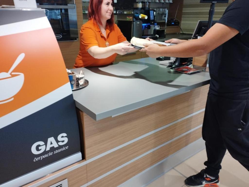 Gas Truck Centrum Holic Екстер'єр фото